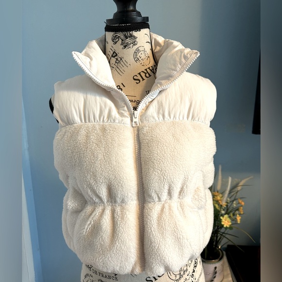 Puffer Vest - Picture 6 of 11